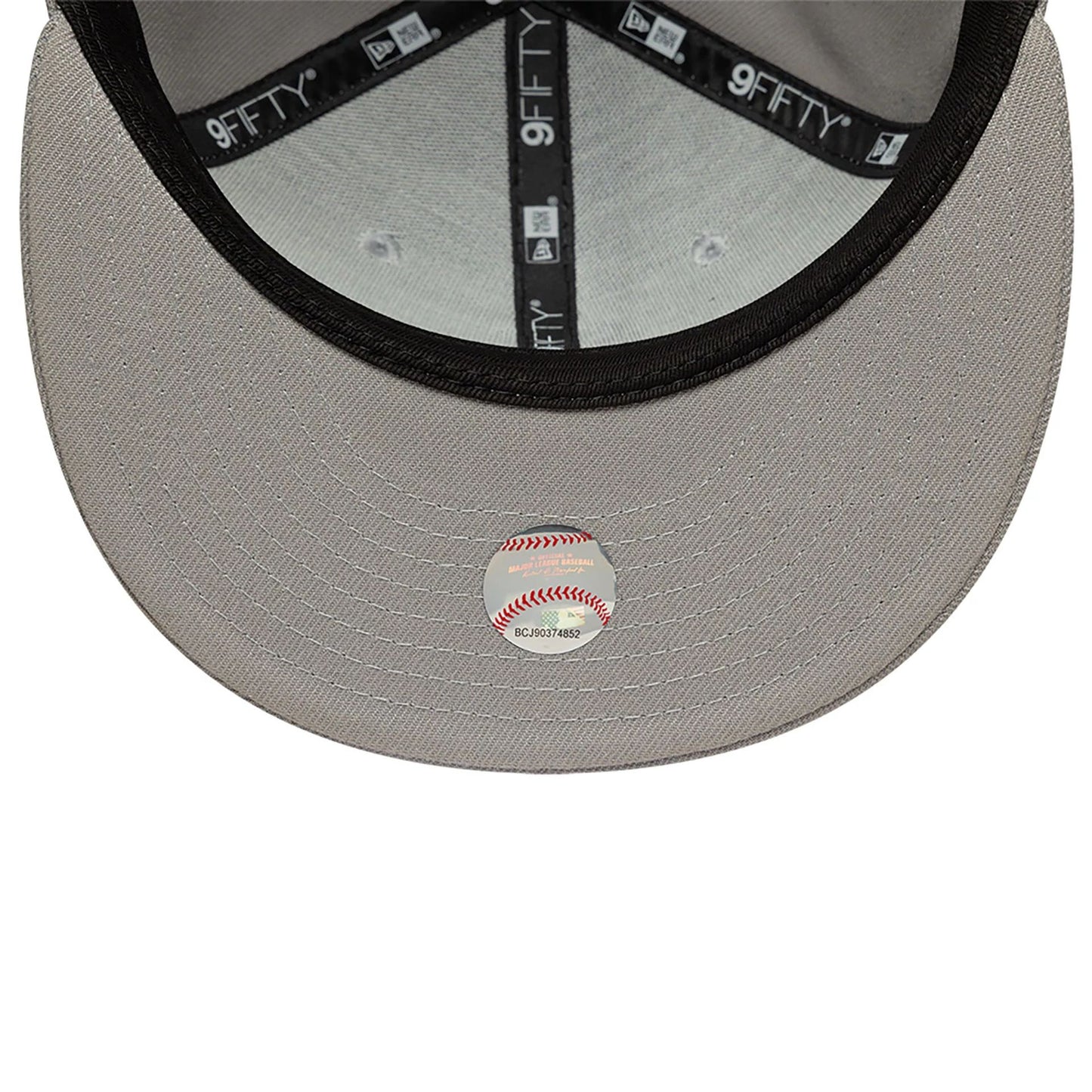 This is a Chicago White Sox Grey 9FIFTY Snapback Cap 7