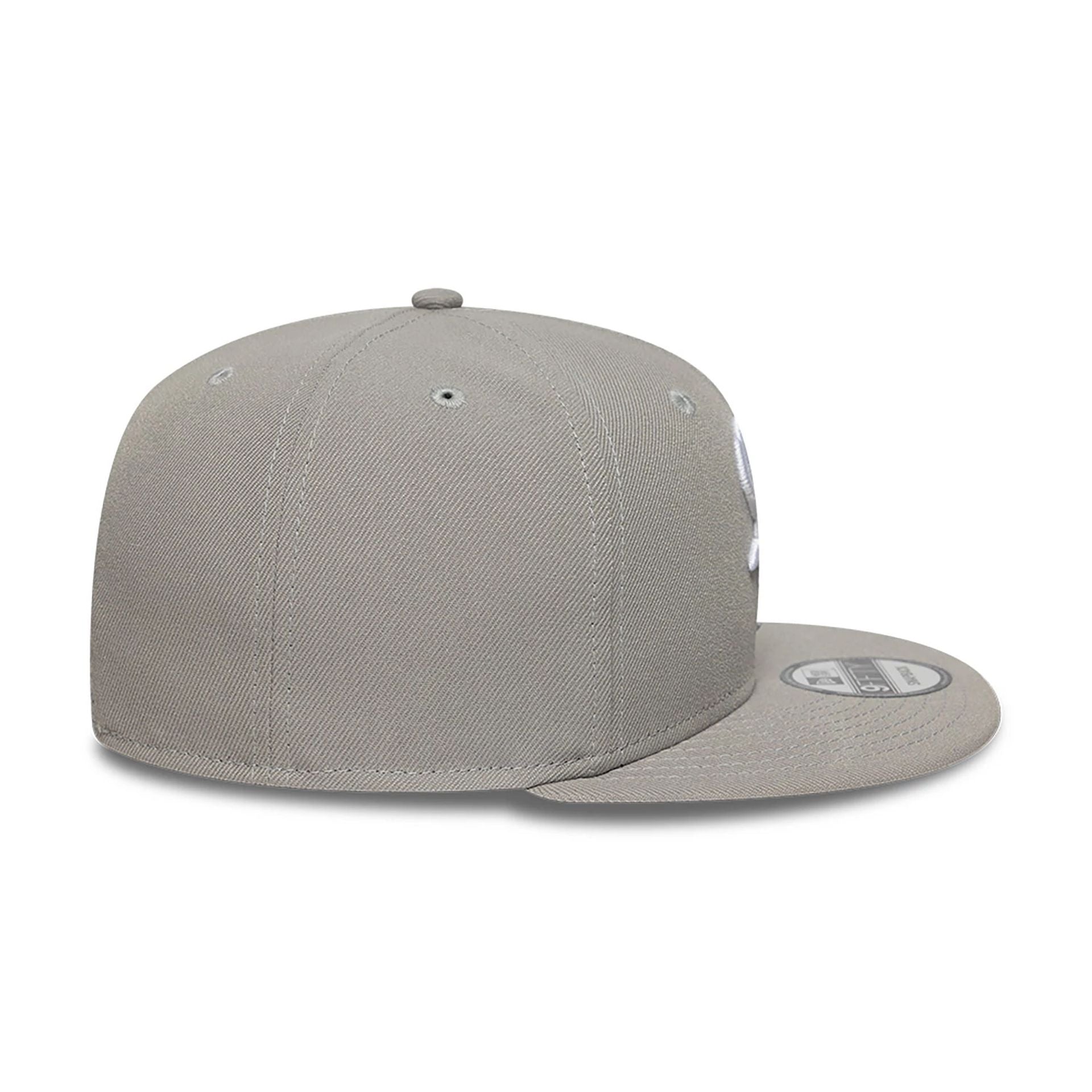 This is a Chicago White Sox Grey 9FIFTY Snapback Cap 5