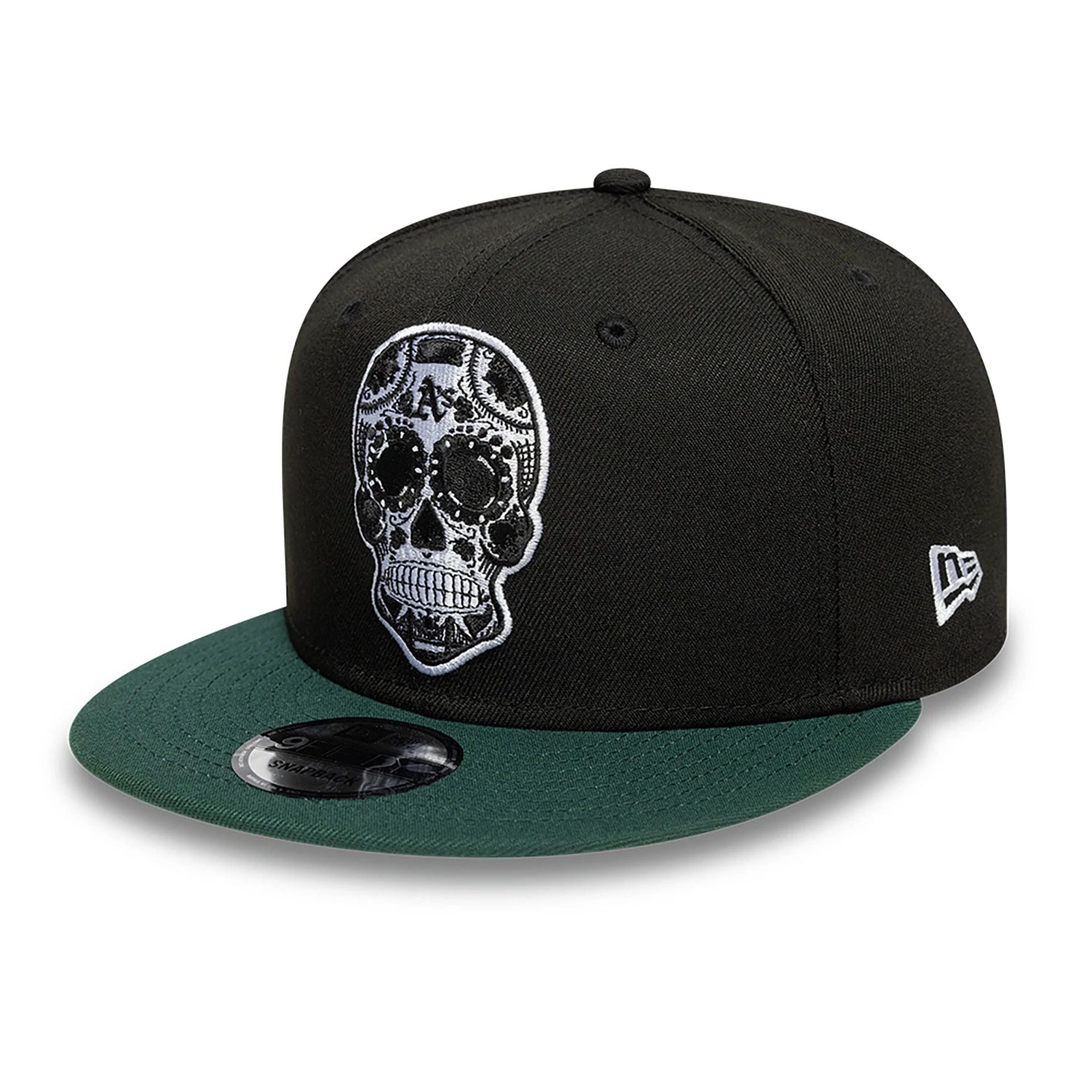 This is a Oakland Athletics MLB Skull Black 9FIFTY Snapback Cap 1