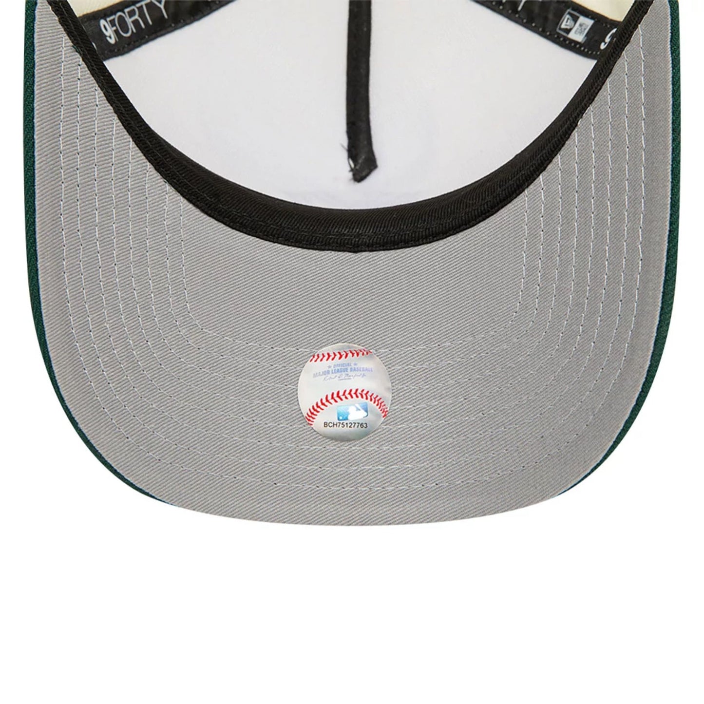 This is a New York Yankees MLB Off White A-Frame 9FORTY Adjustable Cap 2