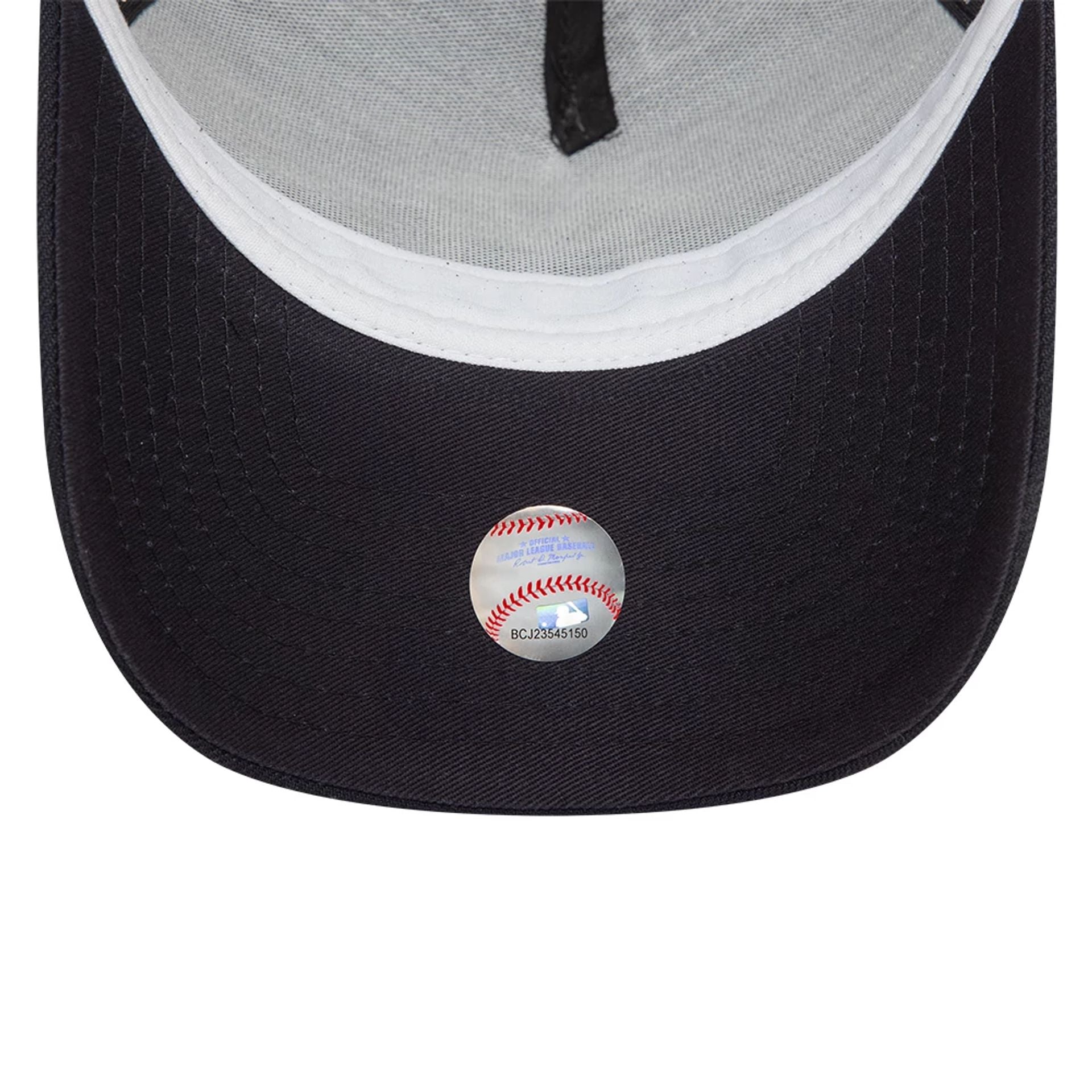 This is a New York Yankees Lips Navy 9FORTY A-Frame Cap 2