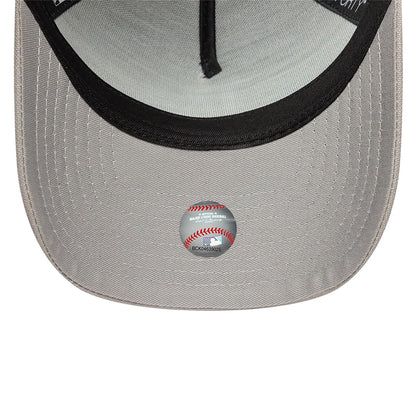 This is a LA Dodgers Grey 9FORTY A-Frame Adjustable Cap 4