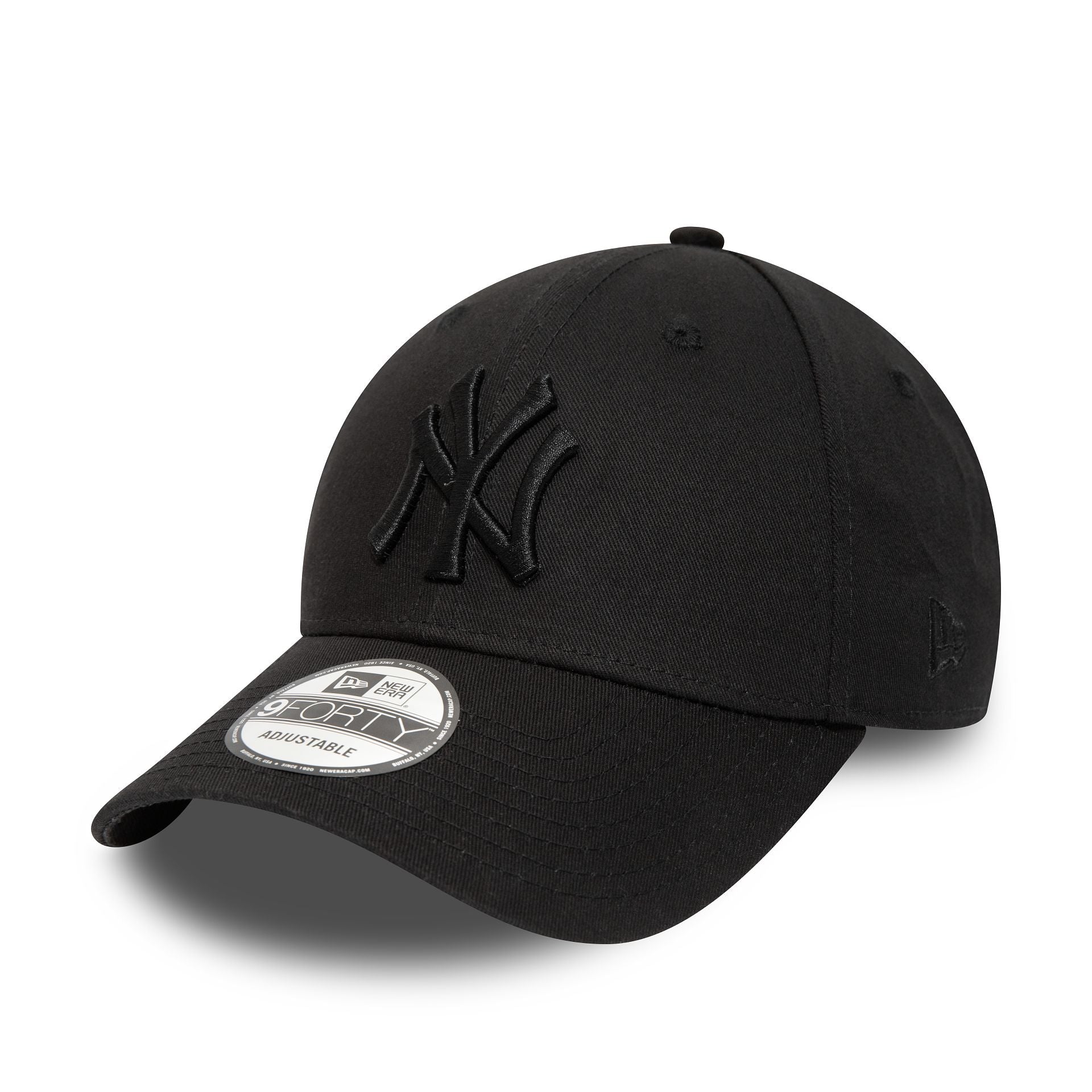 This is a New York Yankees Essential Black 9FORTY Cap 1