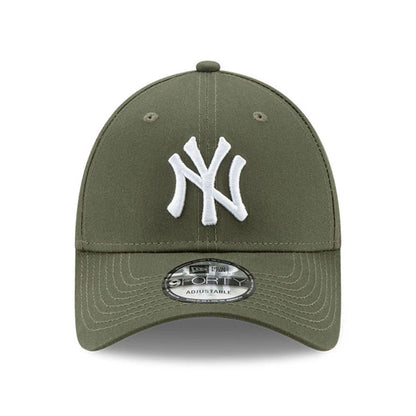 This is a New York Yankees Essential Green 9FORTY Cap 2